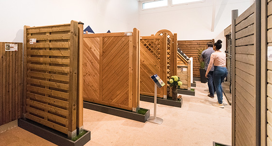 Sichtschutz Holz Ausstellung Schweiz